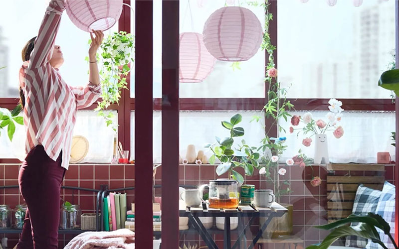 تبدیل یک بالکن کوچک به یک فضای نشیمن بزرگ